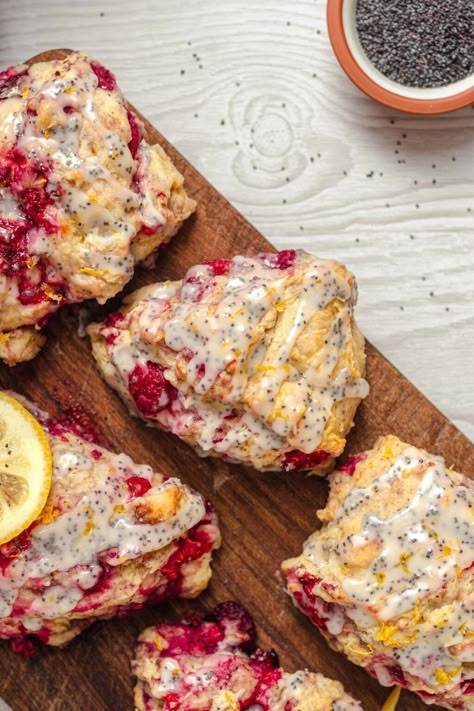 Vegan Lemon Raspberry Scones - Two Market Girls Lemon Raspberry Scones, Scones Vegan, Raspberry Scones, Sallys Baking, Vegan Scones, Fruit Scones, Lemon Scones, Sweet Glaze, Scone Recipes