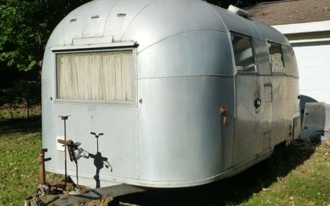 Is this 1963 Airstream Globetrotter your ticket to the recreational camping life? #Airstream, #Globetrotter Airstream Globetrotter, Van Down By The River, Living In A Van, Towing Vehicle, Custom Campers, Best Barns, Hvac System, Trotter, Camping Life