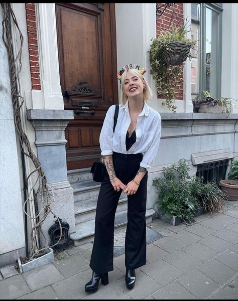 Late Summer Dinner, White Trousers Outfit, Summer Dinner Outfit, Trousers Outfit, Trouser Outfit, Dinner Outfit, White Trousers, Black Lace Bra, Graduation Outfit