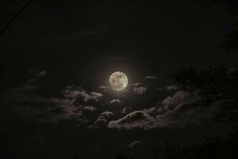 트위터 헤더, Lunar Witch, Night Sky Moon, Moon Clouds, Moon Wallpaper, Night Sky Wallpaper, The Moon Is Beautiful, Look At The Moon, Moon Pictures