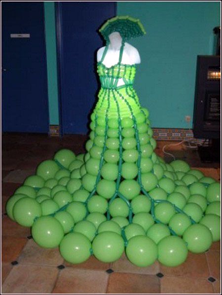 Balloon Art - Green Princess - Dress Made Of Balloons Bad Bridesmaid Dresses, Ugly Prom Dress, Ugly Wedding Dress, Ugly Dresses, Crazy Dresses, Ugly Outfits, Alternative Dress, Bad Fashion, Balloon Dress