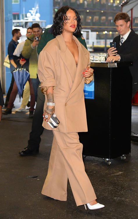 What To Wear To An Interview, Rihanna Street Style, Looks Rihanna, Rihanna Outfits, Rihanna Looks, Rihanna Style, Interview Outfit, Looks Chic, Inspiration Mode