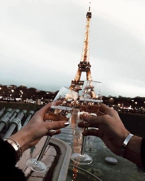 Two Restaurants in Paris with the Most Romantic Views Restaurants In Paris, Paris Dream, Paris Vibes, Restaurant Paris, Paris Aesthetic, Paris Restaurants, Paris Love, Paris Photography, Paris Eiffel Tower