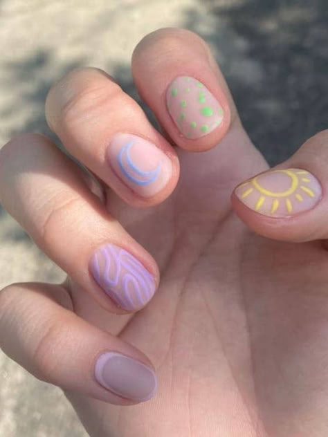 short summer nails: pastel lines Short Artistic Nails, Short Natural Nail Designs Gel, Nails Art Summer, Short Summer Nails, Minimal Nails Art, Hello Nails, Hippie Nails, Simple Gel Nails, Minimal Nails