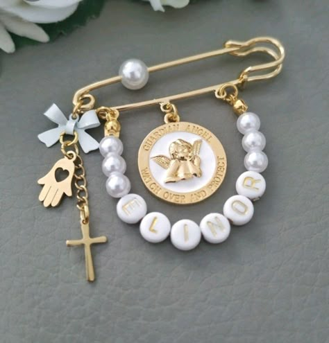 Diy Rosary, Theme Bapteme, Recuerdos Primera Comunion Ideas, Safety Pin Jewelry, Catholic Crafts, Religious Crafts, Diy Bracelet Designs, Catholic Jewelry, Jewelry Accessories Ideas