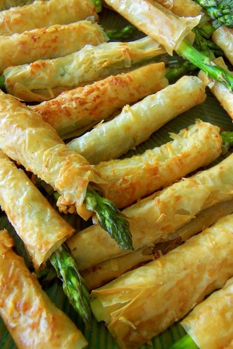 Phyllo Appetizers, Asparagus Wraps, Asiago, Think Food, Party Food Appetizers, Yummy Appetizers, Finger Food, Clean Eating Snacks, Appetizer Snacks