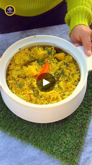 30K views · 1.2K reactions | Make traditional UP-style Tahri (Tehri) using my easy recipe. This is one-pot vegetable rice recipe comes together using a few simple steps. It just needs basic ingredients, its mildly spiced. Perfect for those homely vibes and comfort food cravings. Ingredients Ghee – 2 Tbsp Whole Spices (Cinnamon – 1, Bay Leaf – 1, Green Cardamom – 2, Black Cardamom – 2, Cloves– 4, Black Pepper Corn – 5) Onion – 1 Medium Ginger – 1 Inch Garlic – 5-6 Pods Potatoes – 4 Medium Cauliflower – 1/2 Medium Size Green Peas – 1 Cup Turmeric powder – 1 Tsp Coriander powder – 1 Tsp Cumin powder – 1 Tsp Salt to taste Basmati Rice – 2 Cups (Soaked 30 Mins) Water – 4 Cups Green Chilli – 3 Method : Heat ghee in a thick bottomed deep pot or pan. Next add the whole spices and fry till Tehri Recipe, Vegetable Rice Recipe, Achari Paneer, Black Cardamom, Whole Spices, Green Cardamom, Vegetable Rice, Cooking Recipes Healthy, Turmeric Powder