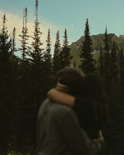 exploring the mountain forest together 🤎 Metal Couple Aesthetic, Hiking With Boyfriend, Hiking Couple Aesthetic, Couple Camping Aesthetic, Couple Hiking Aesthetic, Couple In Mountains, Hike Couple, Partner Aesthetic, Mountain Hiking Aesthetic