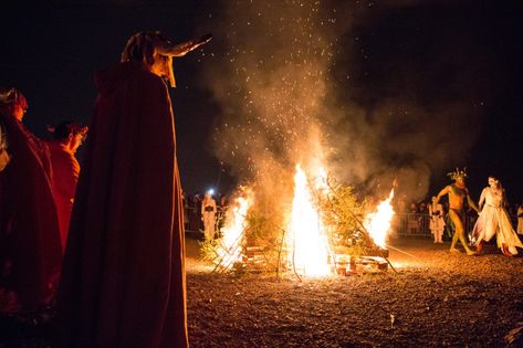 european human sacrifice bonfires - Google Search Beltane Bannock, What Is Beltane, Sacrifice Aesthetic, Scottish Oatcakes, Celtic Magic, Human Sacrifice, Infused Butter, May Days, May Day