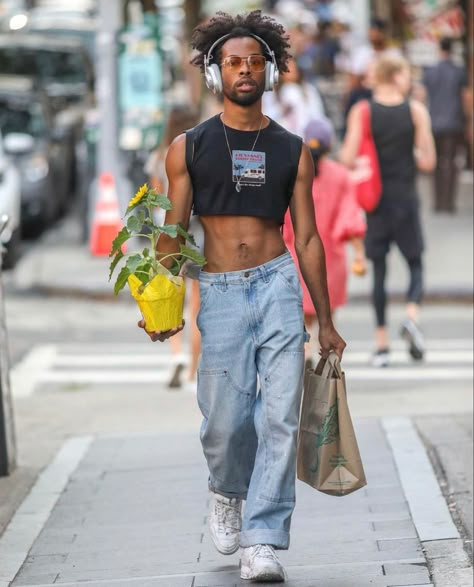 Male Fashion Model Catwalk, Genderless Fashion Aesthetic, Queer Mens Fashion, New Years Outfit Men, Masculine Streetwear, Masculine Summer Outfit, Men Crop Top Outfit, Queer Summer Fashion, Genderless Aesthetic