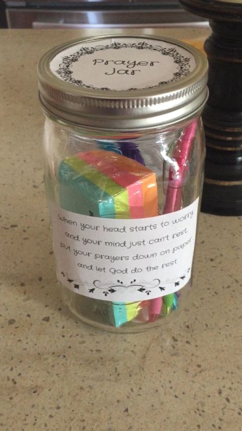 Cute prayer jar gift idea Appreciation Jar Ideas, Women’s Retreat Gift Ideas, Church Gifts Women's Ministry, Christian Mason Jar Gifts, Inspirational Crafts For Women, Bible Study Group Gift Ideas, Bible Verse Mason Jars, Sister Appreciation Gifts, Women Ministry Gift Ideas