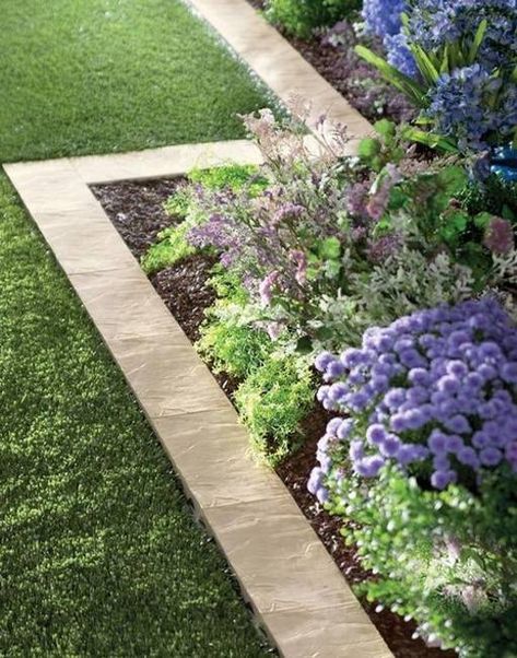 15 Spectacular Yard Landscaping Ideas and Flower Beds with Paver Borders Lawn Borders, Brick Garden Edging, Flower Bed Edging, Small Front Gardens, Brick Garden, Front Garden Design, Garden Paving, Budget Garden, Edging Ideas