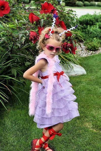 Fancy Nancy Costume Idea Fancy Nancy Costume Adult, Fancy Nancy Halloween Costume, Fancy Nancy Aesthetic, Fancy Nancy Birthday Party Ideas, Fancy Nancy Costume, Childhood Halloween, Spirit Weeks, Storybook Character Costumes, Book Characters Dress Up