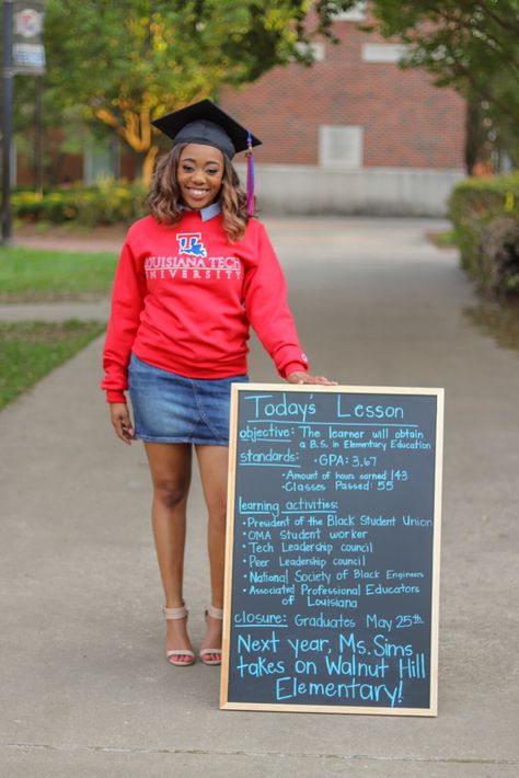 Teaching Credential Graduation Party, Education Graduation Photoshoot, Masters Of Education Graduation Pictures, Elementary Teacher Photoshoot Ideas, Teacher Graduation Photoshoot Ideas, Masters In Education Graduation Pictures, Graduation Education Major Pictures, Graduation Photoshoot Teacher, Teacher Cap And Gown