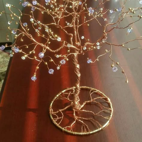 Wire Tree With Lights, Wire Wrapping Tree Of Life, Wire Wrapped Christmas Tree, Wire And Bead Tree, Diy Wire Tree How To Make, Beaded Wire Tree, Wire Wrapping Tree, Wire Wrapped Decor, Copper Wire Tree Diy