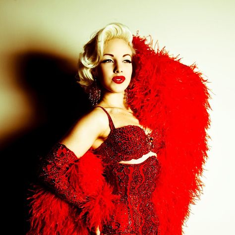 Banbury Cross Red Burlesque, Moulin Rouge Outfits, Modern Burlesque, Burlesque Party, Burlesque Fashion, Burlesque Pinup, Burlesque Outfit, Feather Fans, Burlesque Corset