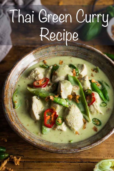 Thai green chicken curry with chunks of tender chicken, crunchy green vegetables and homemade Thai green curry paste Spain Meals, Thai Green Curry Recipe Chicken, Thai Green Curry Paste Authentic, Easy Curry Recipes, Vegetable Thai Green Curry, Easy Thai Green Curry, Thai Green Curry Recipe, Authentic Thai Green Curry, Thai Green Chicken Curry