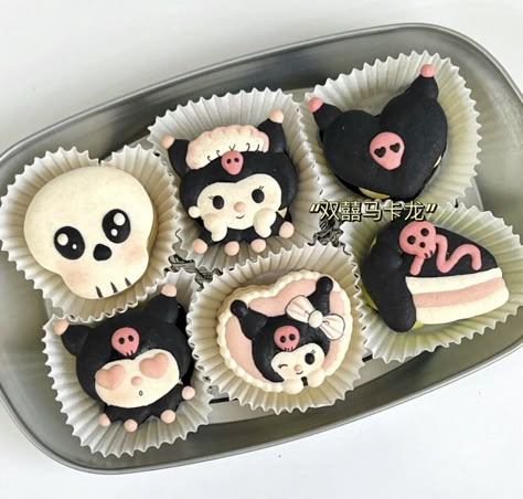 Sanrio Snacks, Kuromi Core, Kuromi Cake, Anime Cake, Baking Stuff, Sanrio Stuff, Kitty Clothes, Kawaii Cooking, Cute Baking