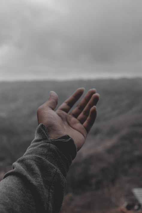 Boys Hands Aesthetic, Surya Photos, Communist Quotes, Attitude Photo, Freedom Photography, Sky Hand, Insta Image, Hand Photo, Alone Photography