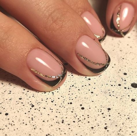 Pretty Nail Art Designs For Short Nails, Natural Nail Shellac Designs, Unusual French Tip Nails, Natural Nail Designs On Real Nail, Alternative French Tip Nails, French Tip Nails Design, Unusual Nail Designs, Nail Halloween, Cartoons Movies