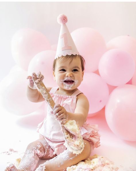 Bday Pics, Pink First Birthday, Bday Shoot, Bow Cakes, 1st Birthday Photoshoot, Party Photoshoot, First Year Photos, 1st Birthday Photos