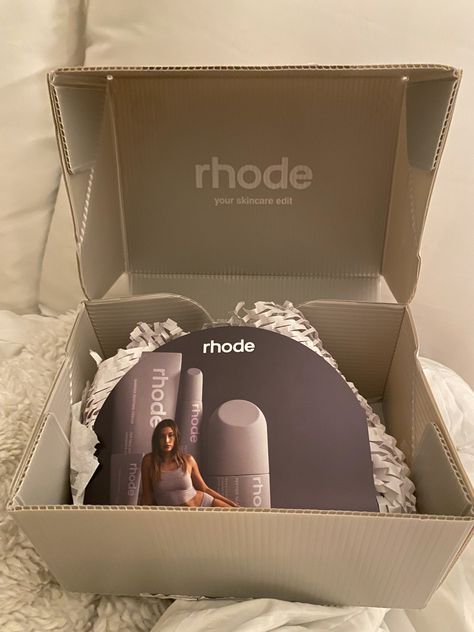 Rhode Packaging, Hailey Bieber Skincare, Rhode Skincare, Postal Packaging, Skincare Package, Pr Package, Rhode Skin, Package Unboxing, Glazed Donut