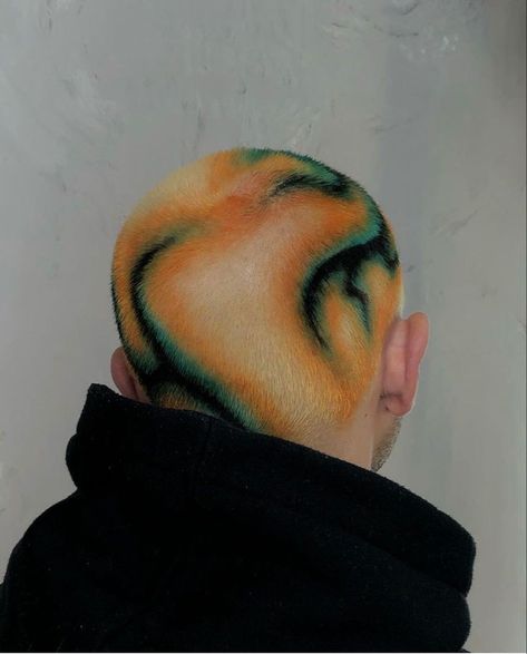 Bleach Hair Designs Men, Cool Hair Designs For Men, Buzzcut Hair Dye Art Men, Halloween Buzzcut, Buzz Cut Patterns, Bald Hair Dye Designs, Dyed Shaved Head, Colored Buzzcut, Painted Buzzcut