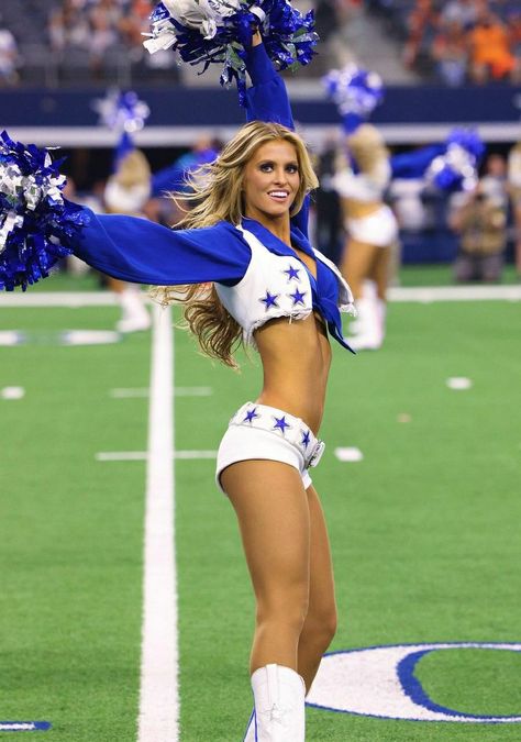 Rachel Wyatt, Dallas Cheerleaders, Cute Cheerleaders, Football Cheerleaders, Cheerleading Uniforms, Ariana Grande Cute, Cheer Girl, Nfl Outfits, Cheerleading Outfits