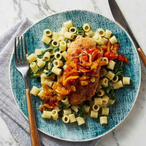 Sweet Pepper Chicken With Ditali Pasta and Spinach Sweet Pepper Chicken, Pasta And Spinach, Chicken Scarpariello, Pasta Spinach, Blue Apron Recipes, Baked Rigatoni, Sweet Pepper, Creamy Tomato Sauce, Pasta Plates