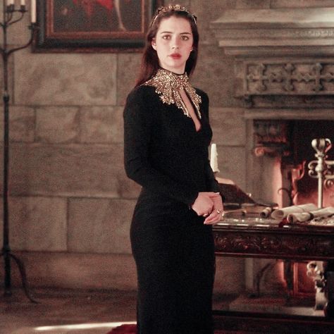 Mary Scott Reign Outfit, Mary Scott Reign, Mary Stuart Reign Dresses, Mary Queen Of Scots Reign Dresses, Adelaide Kane Reign, Mary Stuart Reign, Reign Outfits, Reign Mary, Reign Fashion