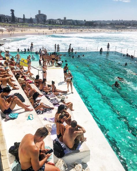 Bondi Icebergs Pool on the weekend Scuba Diving Australia, Bondi Beach Australia, Cottesloe Beach, Paradise Places, Bondi Icebergs, Australia Backpacking, Australian Beach, Beach Towns, Visit Australia