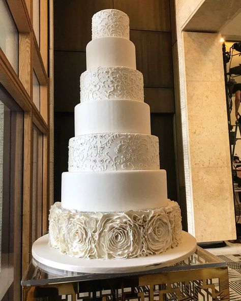 Sweet T's Bakeshop on Twitter: "🌿 Gorgeous and elegant 7 tiered wedding cake with bottom tier fondant rosettes and alternating smooth white with lace detail tiers. Each layer trimmed in crystal💍💕 #elegantwedding https://t.co/nJ4VHjCrLm" / Twitter Desserts Photos, Wedding Cake Layers, Layer Wedding Cake, White Buttercream Frosting, Cake Inside, Wedding Cake Images, Single Tier Cake, White Buttercream, Inside Weddings