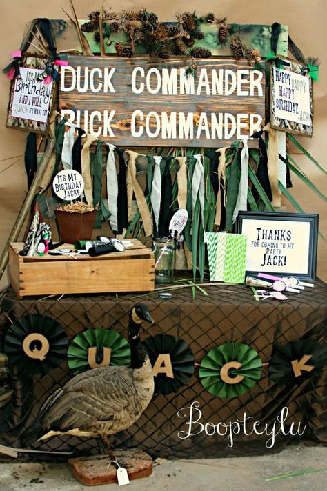 Duck Dynasty party - James would go bat shit crazy over the Ducks! Duck Hunting Birthday Party, Duck Hunting Decorations, Duck Hunting Birthday, Duck Dynasty Party, Hunting Birthday Party, Army Birthday, Camo Party, Camo Birthday, Hunting Birthday