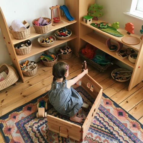 Montessori in the home + gentle parenting Waldorf Reading Nook, Waldorf Inspired Playroom, Waldorf Knitting, Playroom Shelving, Waldorf Bedroom, Waldorf Room, Homeschool Playroom, Waldorf Home, Waldorf Playroom