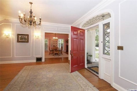 Pin for Later: The Father of the Bride House Is For Sale — and It's Expensive Country Porch Ideas, Father Of The Bride House, Restoration Hardware Living Room, Colonial Style Homes, Real Estate Ads, Country Porch, Nancy Meyers, Front Door Porch, Entry Ways