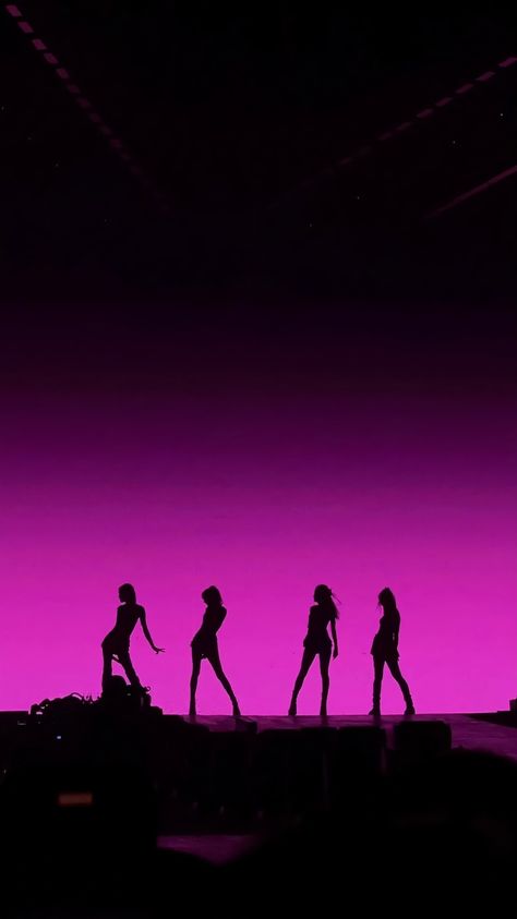 Lisa Blackpink Coachella, Blackpink Coachella, Jennie Rose, Black Pink Background, Pink Ocean, Black Punks, Pink Tour, Blackpink Wallpaper, Shadow Photos