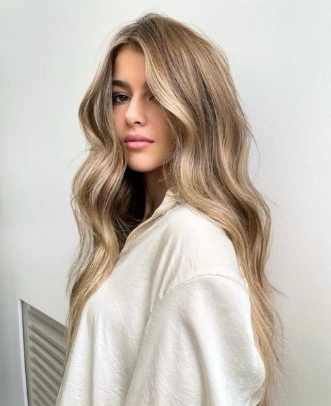 Fashion & Beauty Rambut Brunette, Brown Hair Inspo, Bronde Hair, Brunette Hair With Highlights, Dirty Blonde Hair, Dark Blonde Hair, Blonde Hair Inspiration, Blonde Hair Looks, Brown Blonde Hair