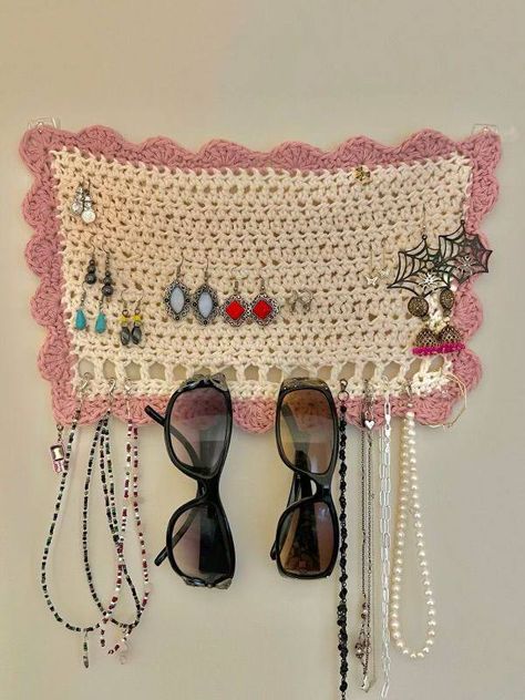 Crochet Jewelry Holder, 2023 Crochet, Mode Crochet, Crochet Design Pattern, Crochet Business, Fun Crochet Projects, Diy Crochet Projects, Crochet Inspo, Crochet Basics