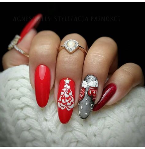 Simple Toe Nails, Christmas Nail Colors, Nail Art Noel, Festive Nail Art, Holiday Nail Designs, Trendy Nail Art Designs, Christmas Nails Easy, Christmas Nail Art Designs, Red Nail Designs