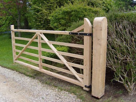 5 bar gate. | UKworkshop.co.uk 5 Bar Gate, How To Build A Driveway Gate, Diy Farm Gate, Farm Fence Gate, Driveway Gate Diy, Farm Gates Entrance, Wooden Gate Designs, Wood Gates Driveway, Wooden Gates Driveway