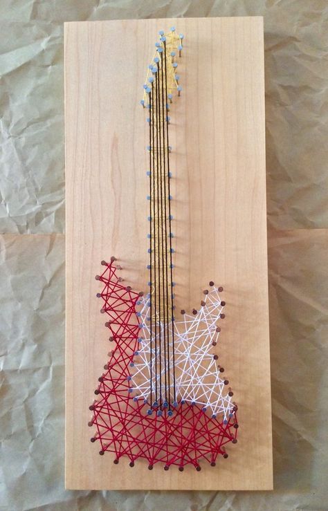 Guitar Crafts, String Art Tutorials, Diy Guitar, Nail String Art, Music Room Decor, String Crafts, String Art Patterns, String Art Diy, Music Decor