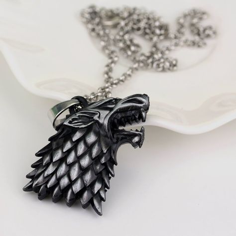 Game Of Thrones Necklace, Norse Wolf, Wolf Viking, Game Of Thrones Merchandise, Stark Family, Game Of Thrones Jewelry, Game Of Throne, Trendy Games, Game Of Throne Daenerys