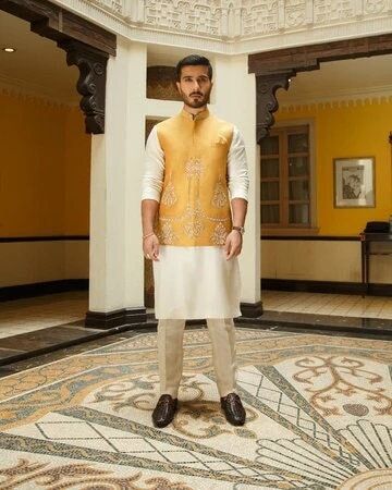 Haldi Outfits For Men, Haldi Ceremony Outfit For Men, Haldi Couple, Haldi Outfit For Bride, Ceremony Outfit, Haldi Ceremony Outfit, Haldi Dress, Wedding Kurta For Men, Haldi Outfits