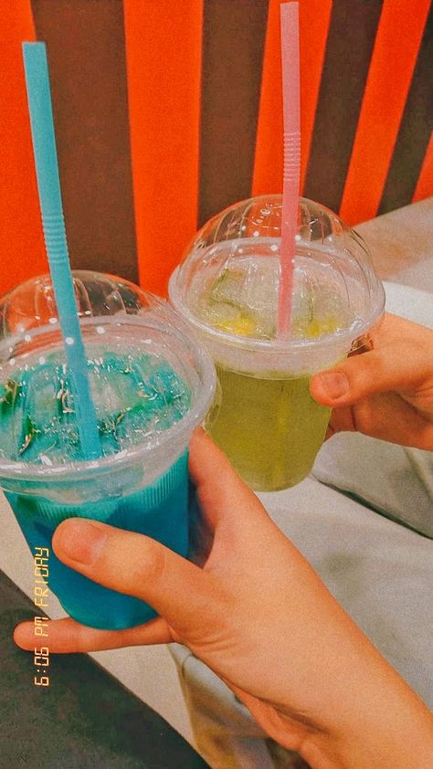 Mojito Snap, Mojito Aesthetic, Mojito Mocktail, Besties Forever, Food Obsession, Mocktails, Mojito, Bon Appetit, Summer Aesthetic