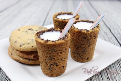 We have all seen the Wilton Cookie Shot Glass cookies going around the internet. And I must say, they look super cute.  I have been getting a lot of requests to try out the cookie pan and give… Cookie Shot Glass, Cookie Shot, Glass Cookies, Cookie Shots, Cookie Pan, Cookie Cups Recipe, Glass Pan, Cookie Time, Cookie Cups