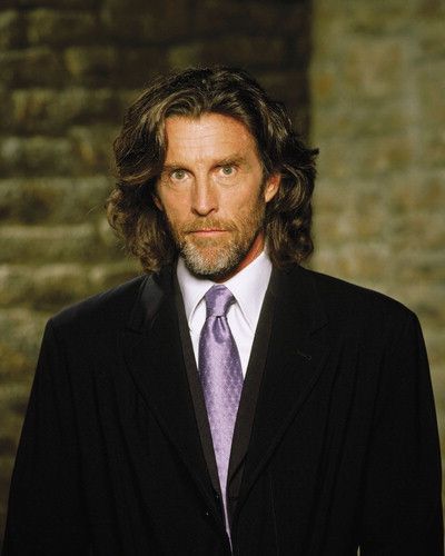 John Glover as Lionel Luthor on 'Smallville'.  This is the way I have always wanted my hair...maybe next time! Dc Database, Batman Rogues, Batman & Robin, Rogues Gallery, The New Batman, Tv Tropes, Lex Luthor, New Gods, Dc Comics Characters