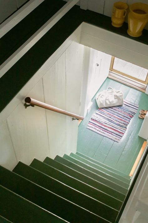 17 Charming and Practical Painted Wood Floors for the Summer Cottage