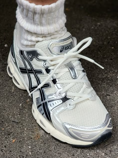 Urban Shoes, Asics Shoes, Dad Shoes, Pretty Shoes Sneakers, Cute Nike Shoes, Cute Nikes, Shoe Inspo, Hype Shoes, Girly Shoes