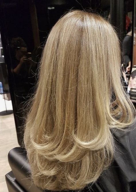 Matilda Djerf Hair, Hairstyles For Layered Hair, Hair Techniques, Matilda Djerf, Long Layered Haircuts, Blonde Hair Inspiration, Blonde Hair Looks, Haircuts Straight Hair, Hair Inspo Color