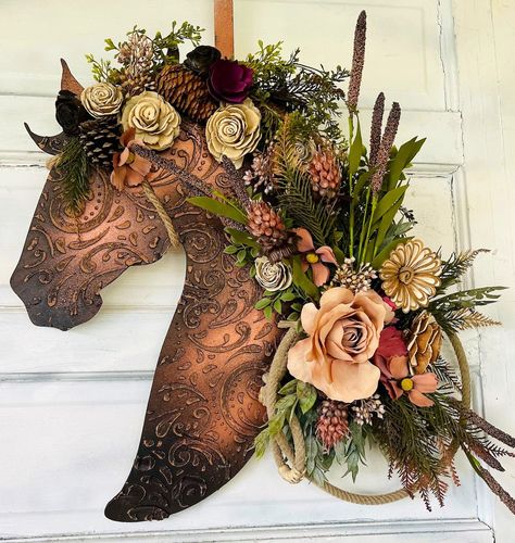 Western Wreaths, Horse Head Wreath, Horse Wreaths, Art Door, Western Crafts, Horse Crafts, Cowboy Art, Horse Decor, Horse Wall